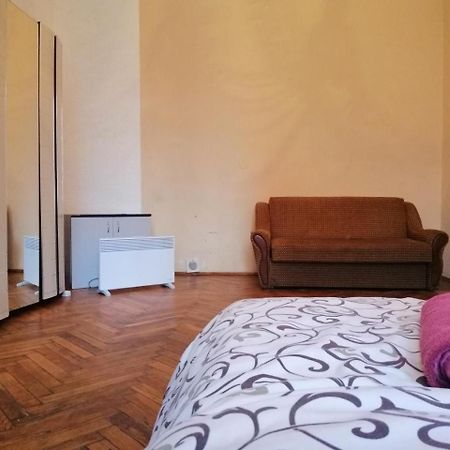 Apple Hostel Lviv Bagian luar foto