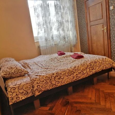 Apple Hostel Lviv Bagian luar foto