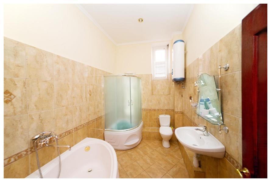 Apple Hostel Lviv Bagian luar foto