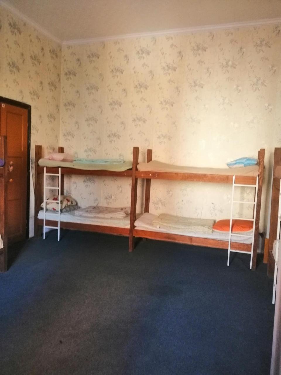 Apple Hostel Lviv Bagian luar foto
