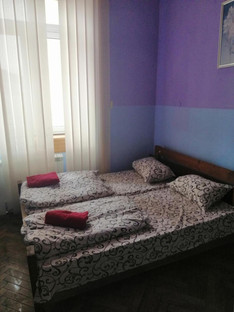 Apple Hostel Lviv Bagian luar foto
