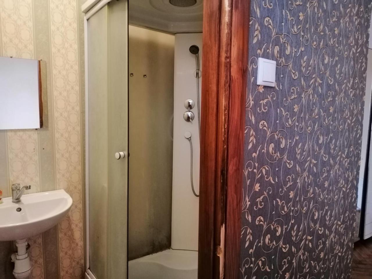 Apple Hostel Lviv Bagian luar foto